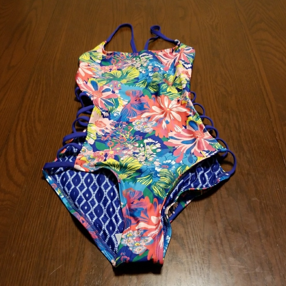 Social Angel exposed side one piece floral NWT AM